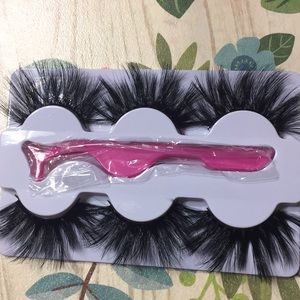 Brand new eyelash bundle set! Includes lash app